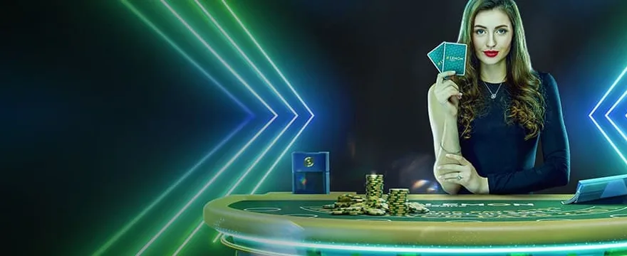 Lemon Casino – rozdanie kart przy stole z krupierką
